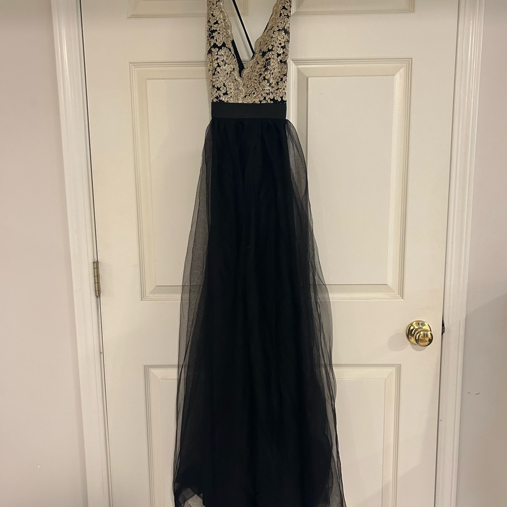 Elegant Black and Cream Lace Evening Gown